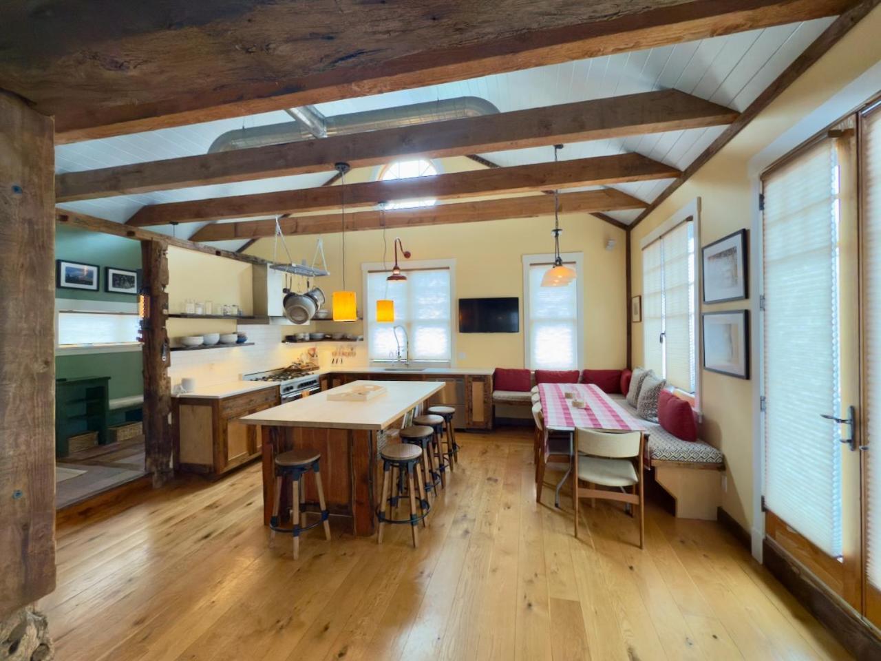 Magical Post And Beam Loft Downtown Newport! Hotel Buitenkant foto