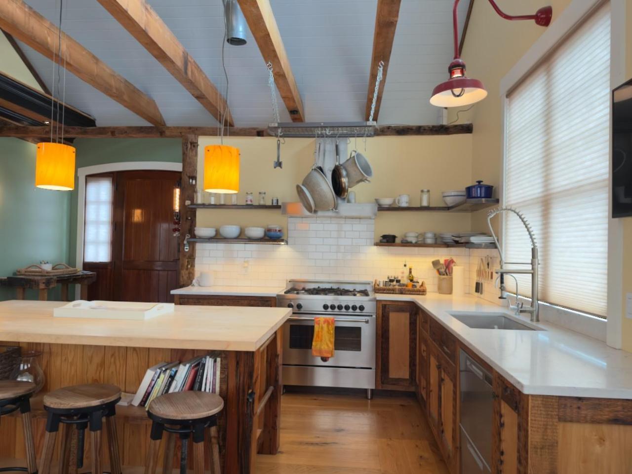 Magical Post And Beam Loft Downtown Newport! Hotel Buitenkant foto