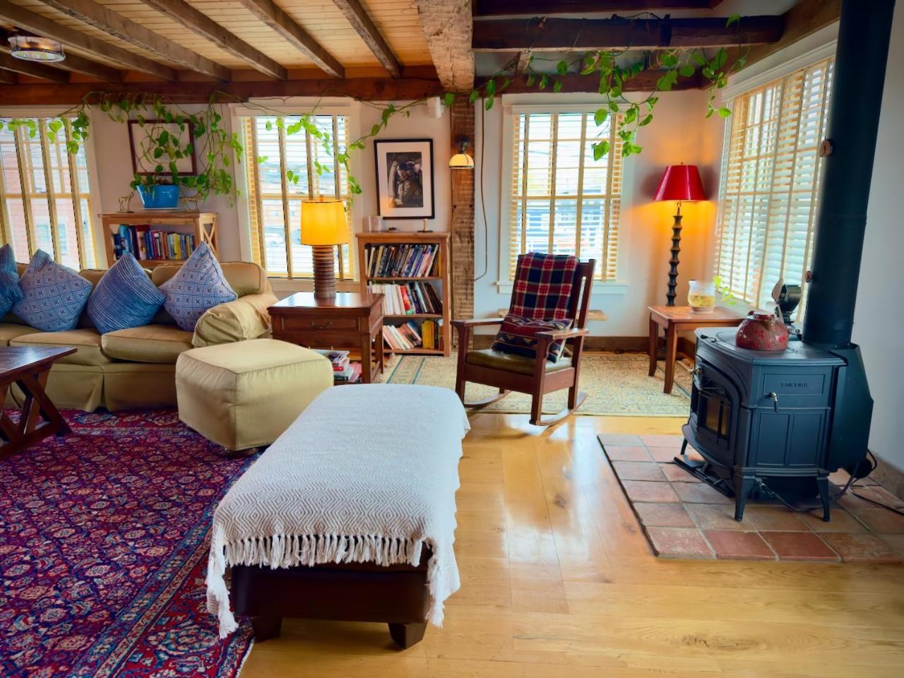 Magical Post And Beam Loft Downtown Newport! Hotel Buitenkant foto