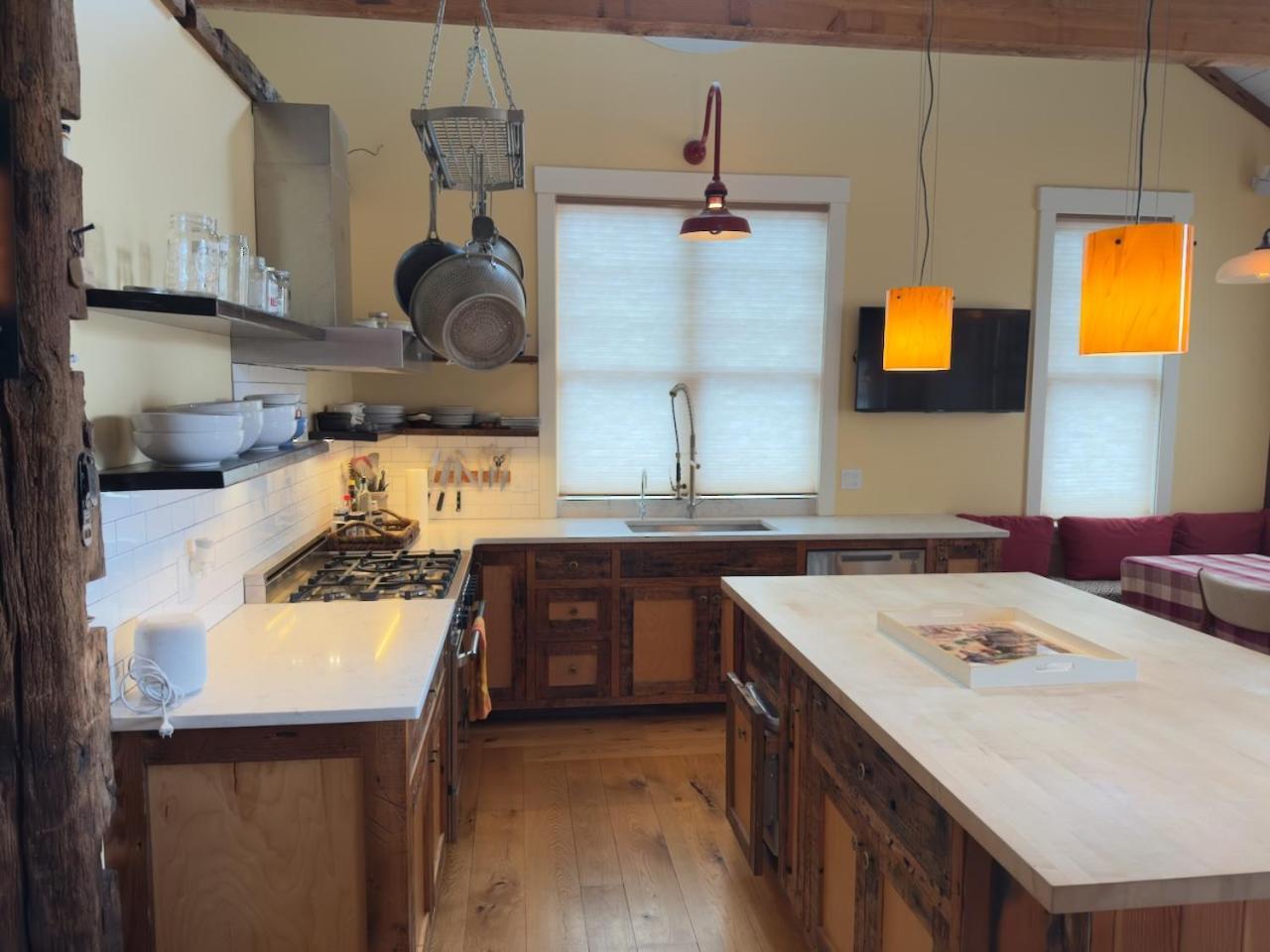 Magical Post And Beam Loft Downtown Newport! Hotel Buitenkant foto
