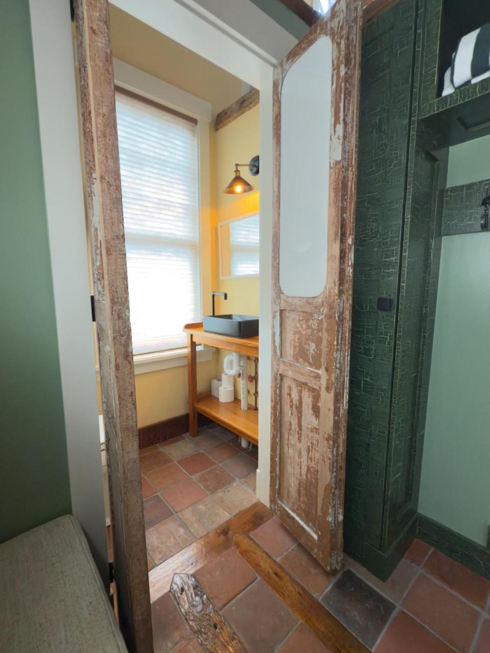 Magical Post And Beam Loft Downtown Newport! Hotel Buitenkant foto