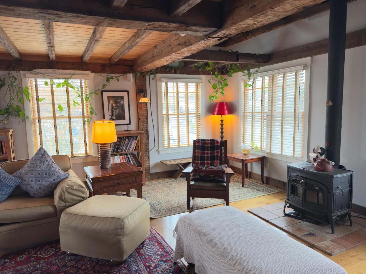 Magical Post And Beam Loft Downtown Newport! Hotel Buitenkant foto